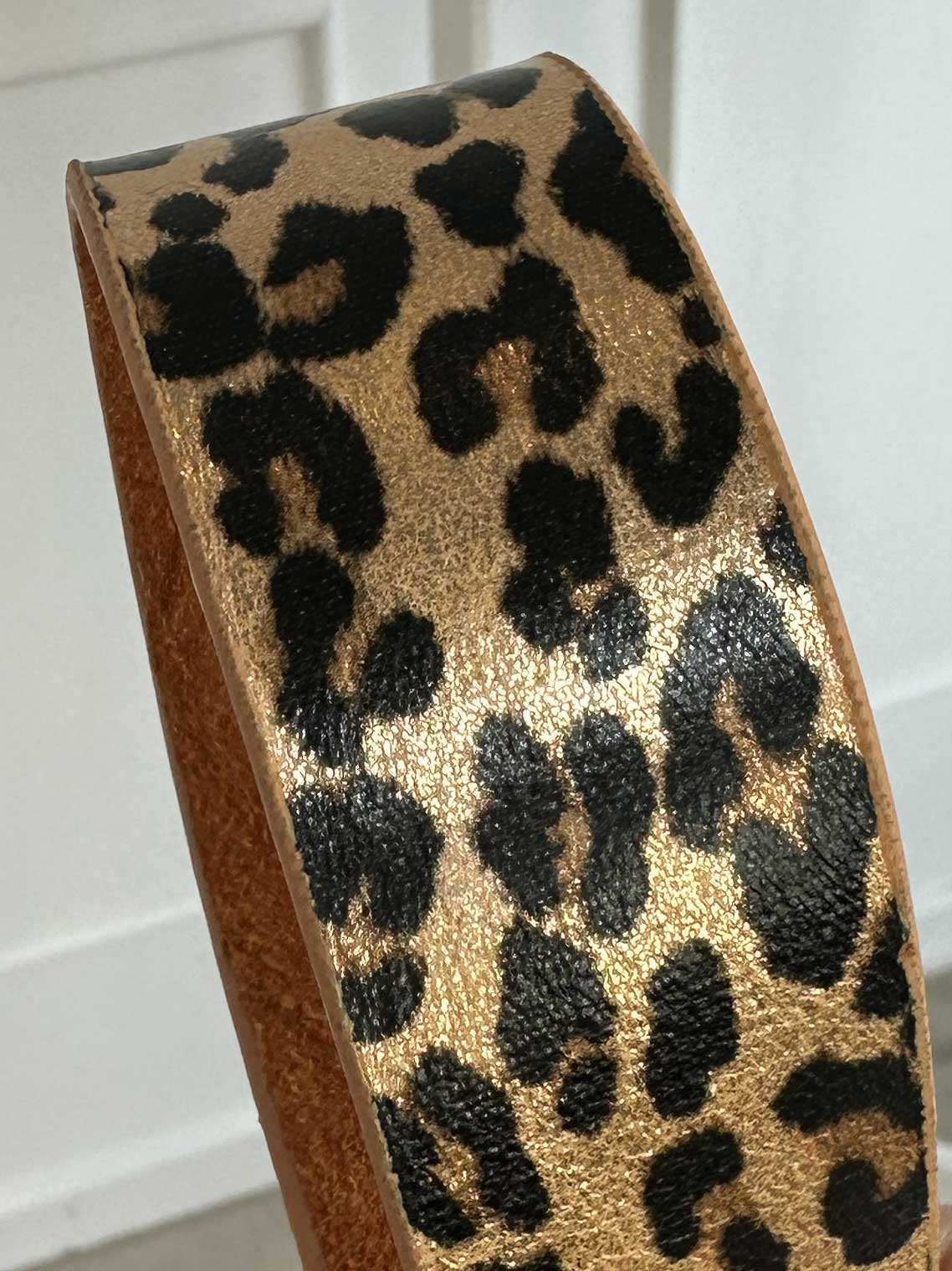 Harmony - Leopardmönstrat bälte med guldspänne